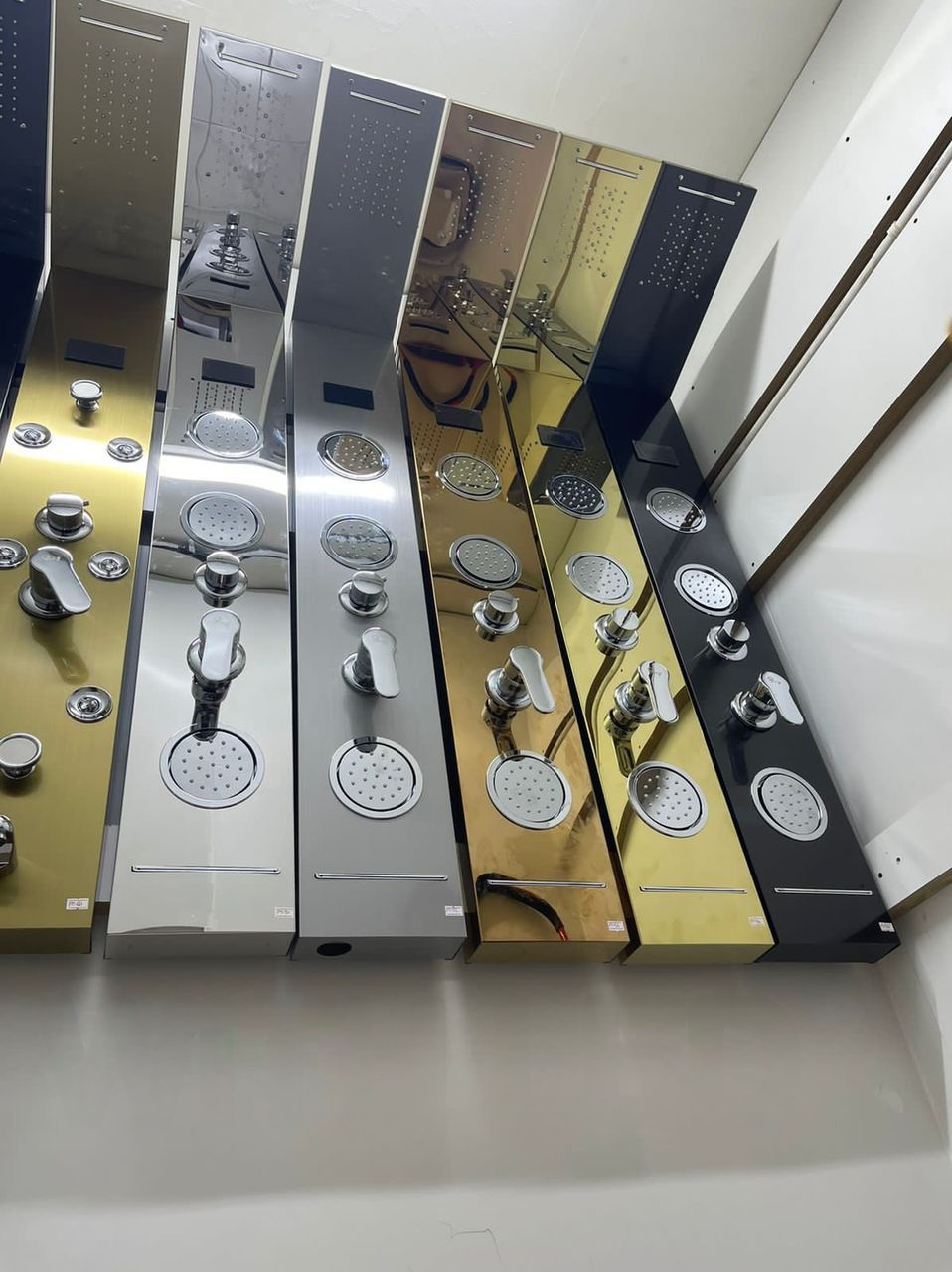 پنل دوش مانیتوردار پنج حالته  هوادیاو